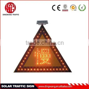Solar Powered Traffic Light thumbnail-1