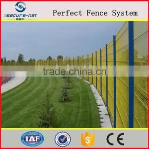 PVC Coated Galvanized Metal Welded Wire Mesh Fence thumbnail-4