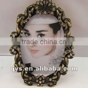 Oval Jeweled Metal Photo Frame thumbnail-1