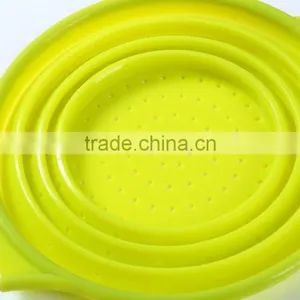 Green Silicone Folding Kitchenware Colander With Handle thumbnail-4