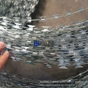 Hot Deep Galvanized Razor Barbed Wire BTO-22 Concertina Diameter 700mm Very Bright thumbnail-1