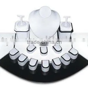 Jewelry Display thumbnail-1