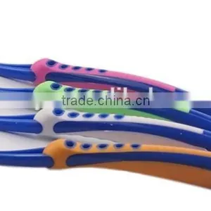 Hot Selling Plastic Kids Toothbrush With Cover and Disposable Head thumbnail-4