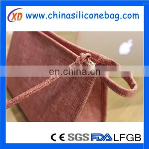 China Factory Low-priced Beautiful Silicone Makeup Bag thumbnail-4
