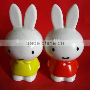 YF16008 Ceramic Pepper Salt Shaker Rabbit Design thumbnail-1
