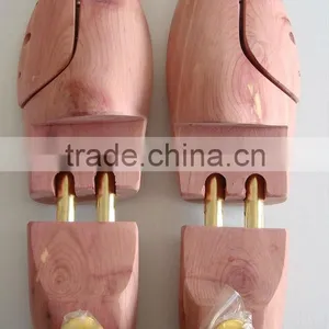 Cedar Shoe Stretcher thumbnail-1