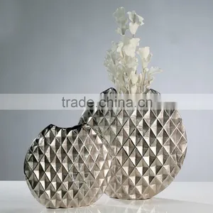 Silver Vase thumbnail-1