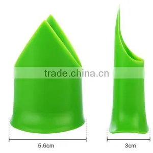 Kichen Hand Tool Chili and Tomato Plastic Corer thumbnail-3