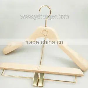 CY-655 Luxury Wide Shoulder Rubber Wooden Hanger With Rubber Pant Hanger Supplier's Choice thumbnail-1