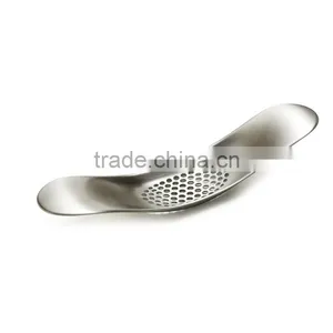 Stainless Steel Garlic Crusher Garlic Press thumbnail-2
