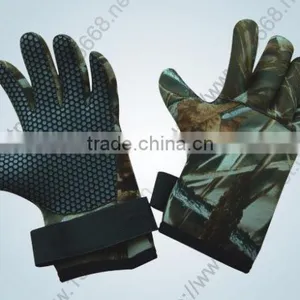 Neoprene Gloves thumbnail-1