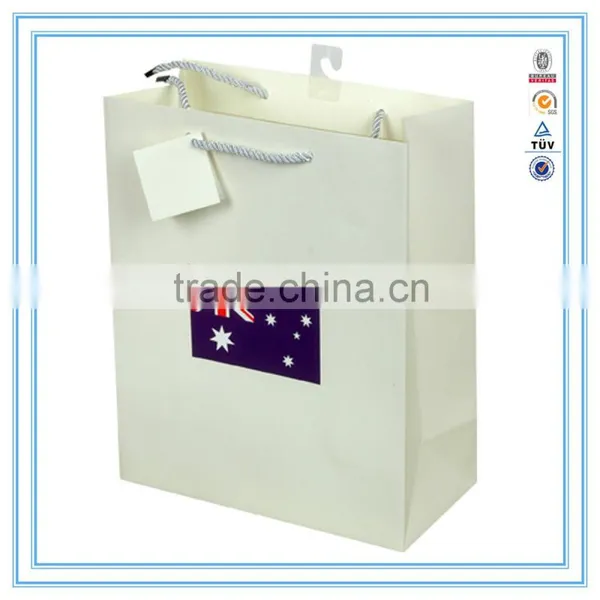 China Custom White Cardboard Paper Bag Shopping Paper Bag Paper Gift Bag With Handles photo-2