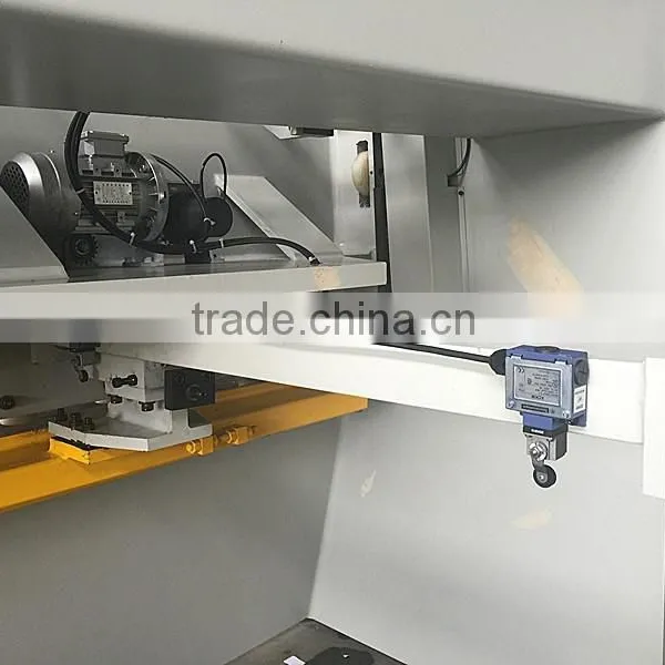 Hydraulic Shearing Machine With Foot Operated Shear photo-4