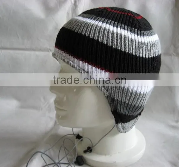 Knitted Winter Hat With Bluetooth Headphone photo-3