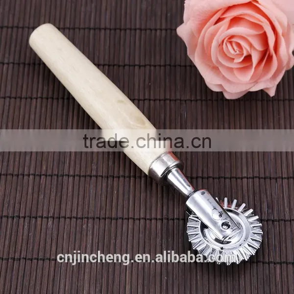 Factory Price Top Quality Hot Sale Wood Handle Stainless Steel Material Pizza Cutter photo-6