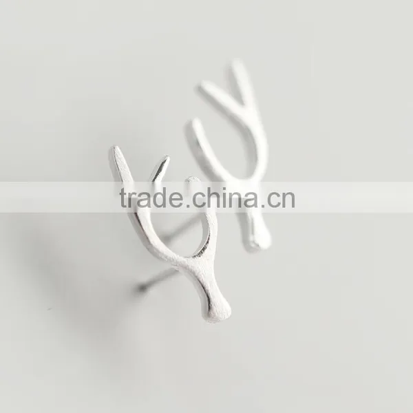 Fashion Popular Deer Design Daily Wear 925 Silver Sud Earrings photo-2