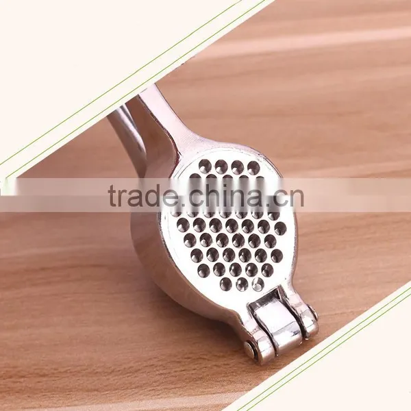Kitchen Multifunctional Peel it Manually Pound Garlic Press-Zn Alloy Stainless Pound Garlic photo-3