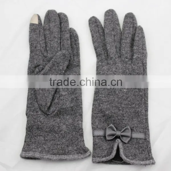 Women Touch Screen Woolen Gloves With Leather Bow Mouth and Hand Clasp