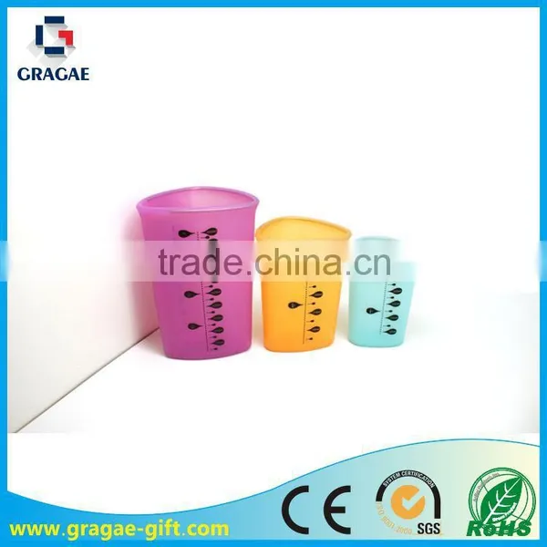 2014 wholesale silicon jigger measuring cup with stee ring