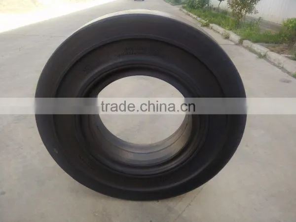 Smooth 10.00-20 Tire - Solid Tire With Rims photo-4