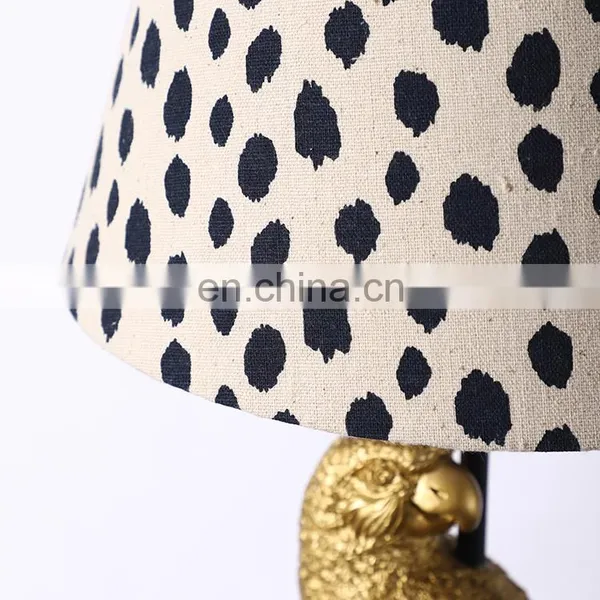 Wholesale New Arrival Exquisite Resin Craft Gifts Desk Light Home Decorative Modern Bedside Table Lamp photo-3