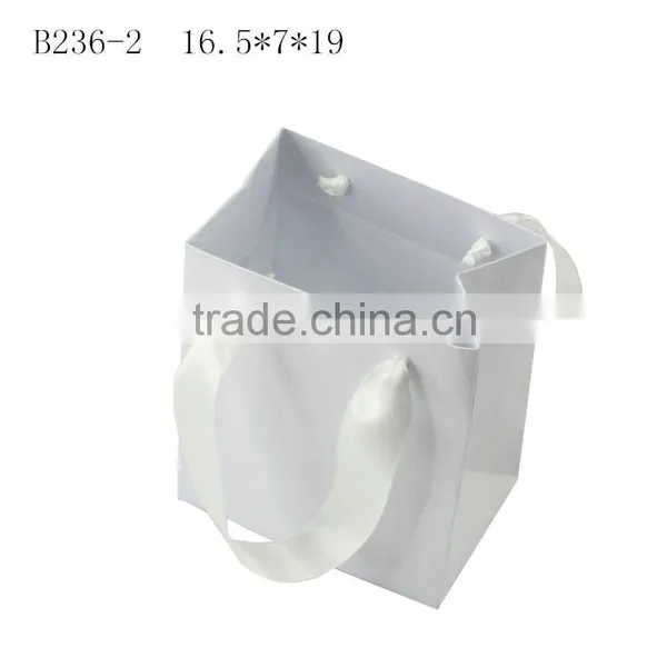 China Manufacture Custom Special Paper Jewelry Gift Packaging Bag B236-3 photo-2
