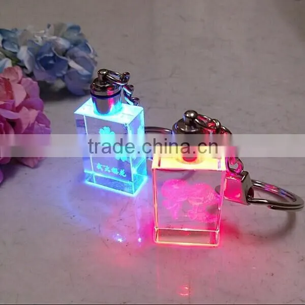 Realy Picture Beautiful LED Light Keychain Souvenir Gift / Luxury Personalized Engraving Crystal Keychain Wedding Favors