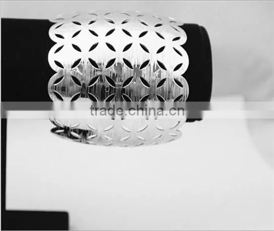 New Style Exquisite Flower Hollow Bracelet Bangle for Women photo-5
