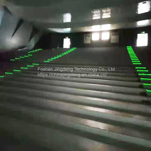 China Manufacturers Wholesale Green Light Stair Light Under the Floor Rubber Steps of the Lecture Hall photo-3
