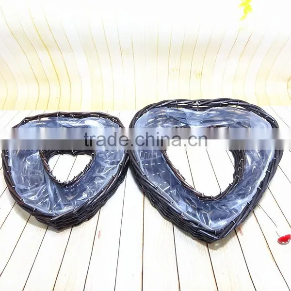 Handmade Wicker Basket Heart-shaped Retro Pastoral Desktop Simulation Flower Planting Pot Plants Meat Storage Basket photo-4