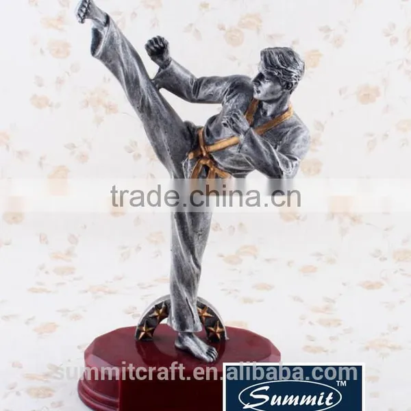 Resin Wholesale Trophy Arts Kick Kungfu Karate Trophies