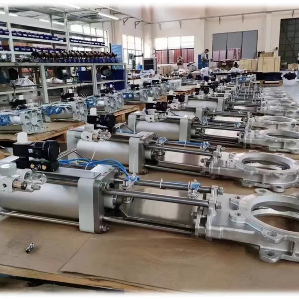 PN16 Rated Knife Gate Valve With PTFE Seat for Corrosive Media photo-3