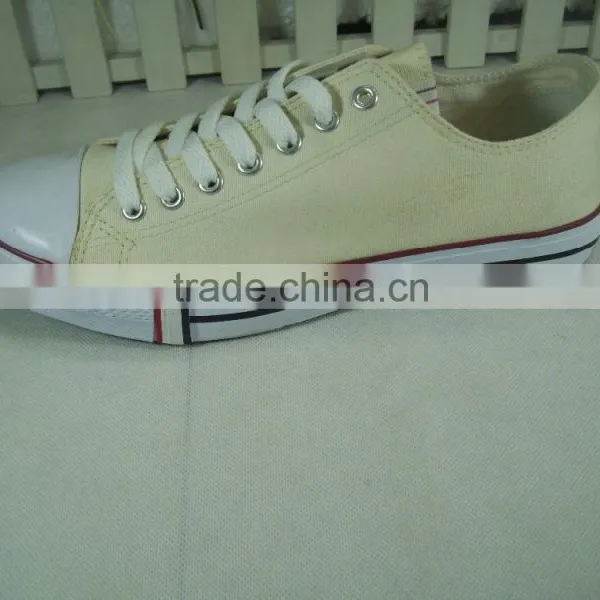 Cheapest Vulcanized Canvas Shoe/Classic Shoes /Football Shoe photo-3