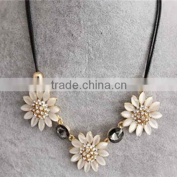 High Quality Flowers Pendant Necklace, Crystal Gem Necklace photo-5