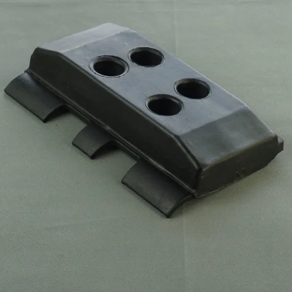 350mm Rubber Track Pads Bolted to Chain Links RP1200 Paver