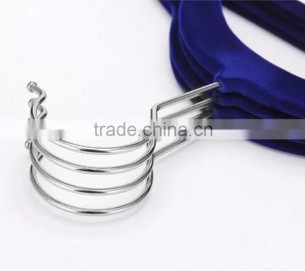 Velvet Hanger With Tie Bar Logo photo-5