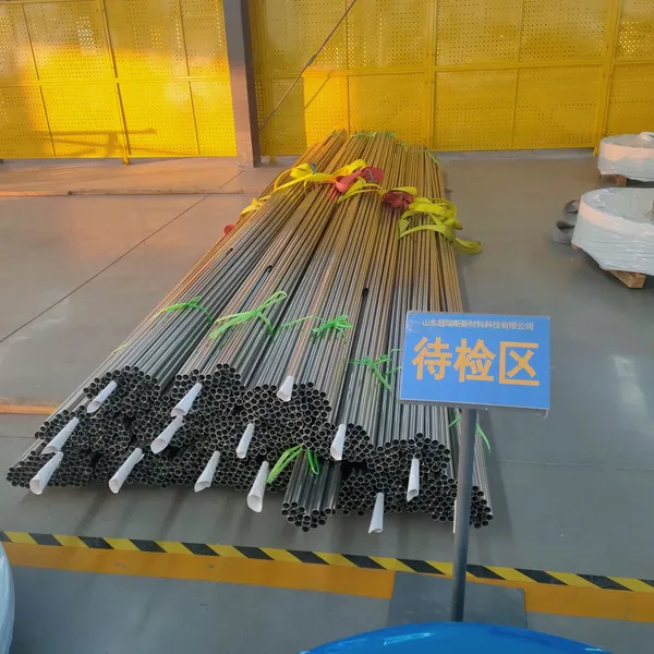 Декоративная бесшовная труба из двухфазного стали 2205 по ASTM A312 с зеркальным покрытием 8K размером 25 мм×1.2 мм×6 м для архитектурного декора и ландшафтного дизайна