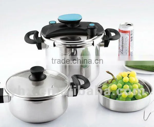 Housewives Warmly Buying Fashionable Pressure Cooker