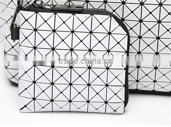 Set of Check Tote Bags With Plastic Check Design, White and Black Handbags photo-3