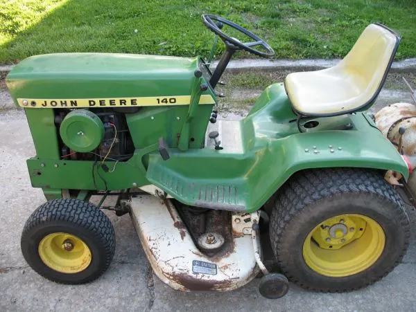 120Hp 130hp Hydrostatic Engine Tractor Farm Equipment Large Capacity 4 Wheel