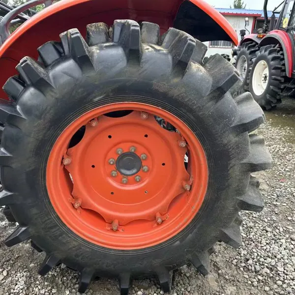 Cheap Used Wheel Kubota M704K 4WD Wheel Agricultural Equipment Mini Farm Tractor photo-3