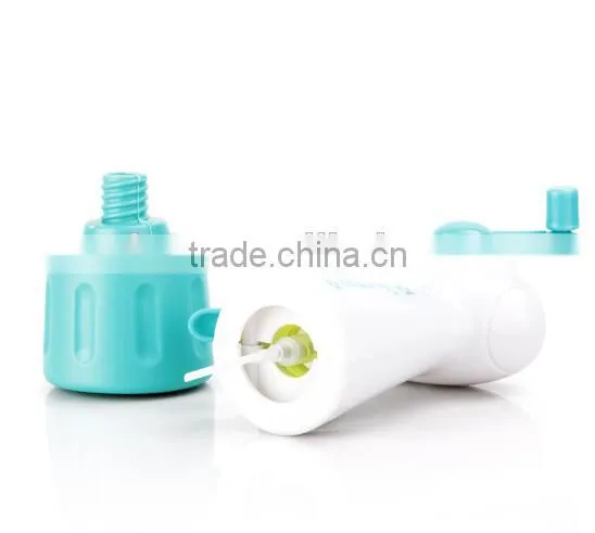 Hot Sale Plastic Mini Handhed Fan/portable Water Spray Fan photo-3