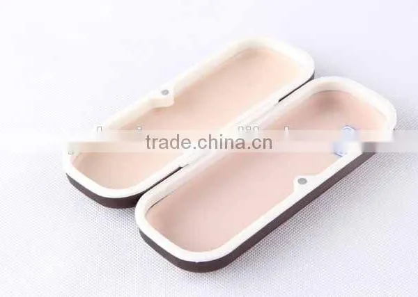 Plastic Glasses Box With Metal Strip and Magnet PU Glasses Case photo-4