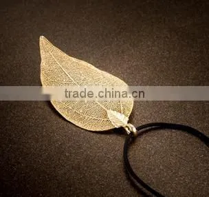 Best Selling Beautiful Leaf Shaped Gold Plated Alloy Pendant Necklace photo-2