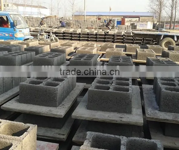 Cheaper Automatic Hollow Block Making Machinery QT4-15B photo-6