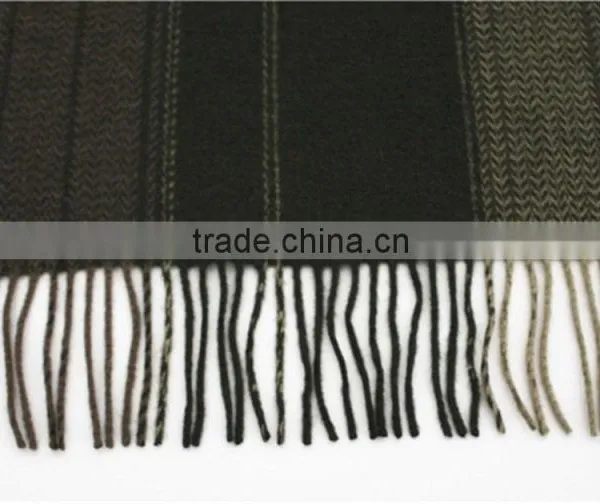 Zigzag Pattern Yarn Dyed Pure Wool Scarf With Fringe photo-3