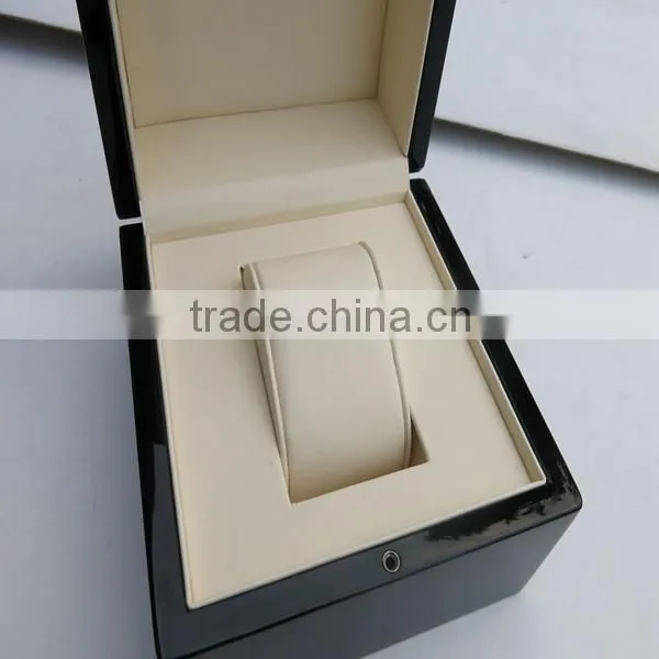 Customized Luxury Polish Lacquered Wooden Watch Box photo-5