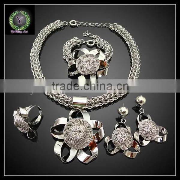 Beatiful Fashion Jewerly Set in Silver