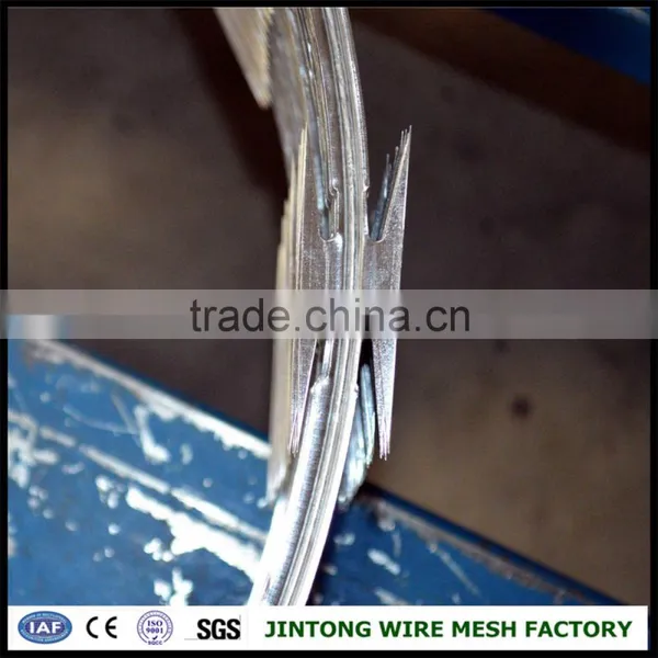 CBT 60 Blade Barb Coil Razor Concertina Wire for Garrison Fence photo-4