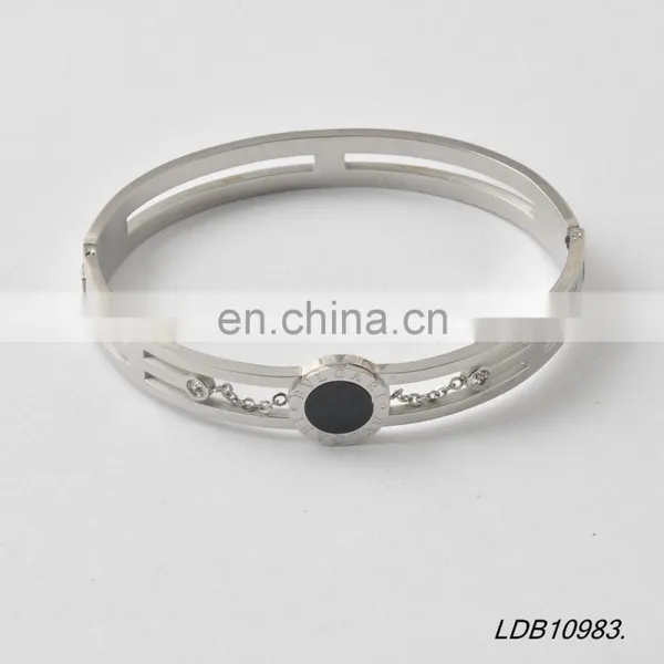 Crystal With Smoothly Open Cuff Bracelate photo-6
